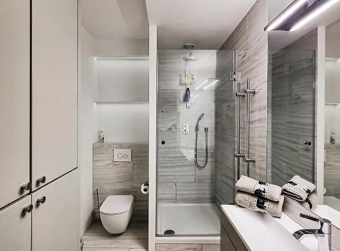 Lyna Park Apartment *